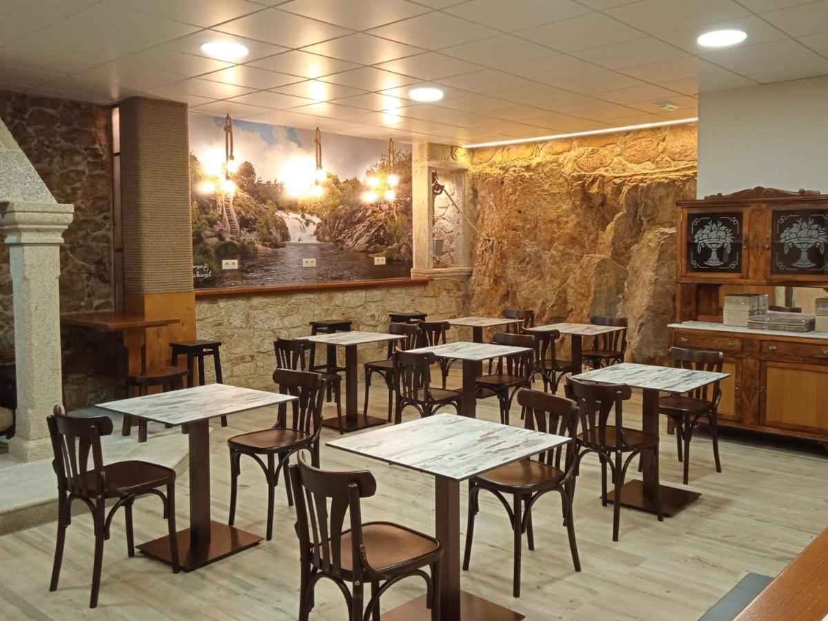 O Cabanel Albergue-Bar Villastose Eksteriør billede