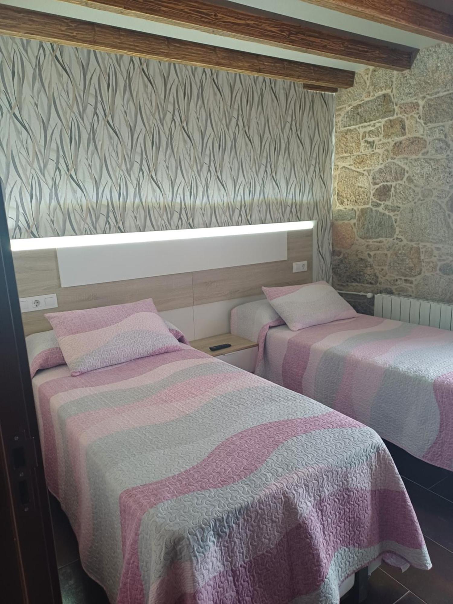 O Cabanel Albergue-Bar Villastose Eksteriør billede
